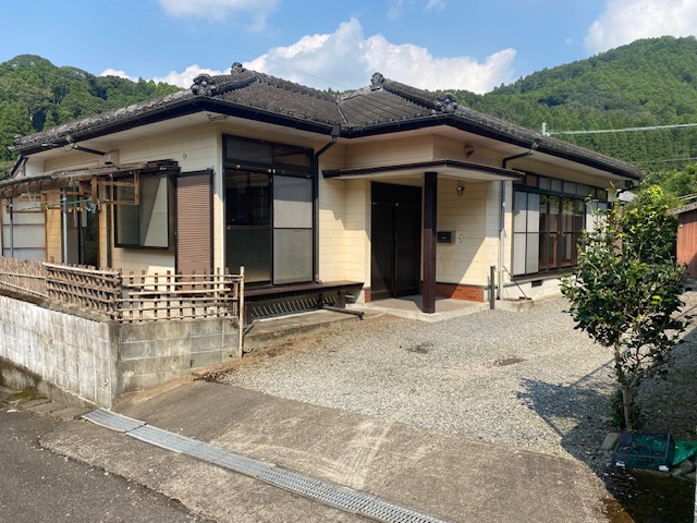 中古戸建 380万円 4SDK [安久温泉バス停]バス停 停歩10分